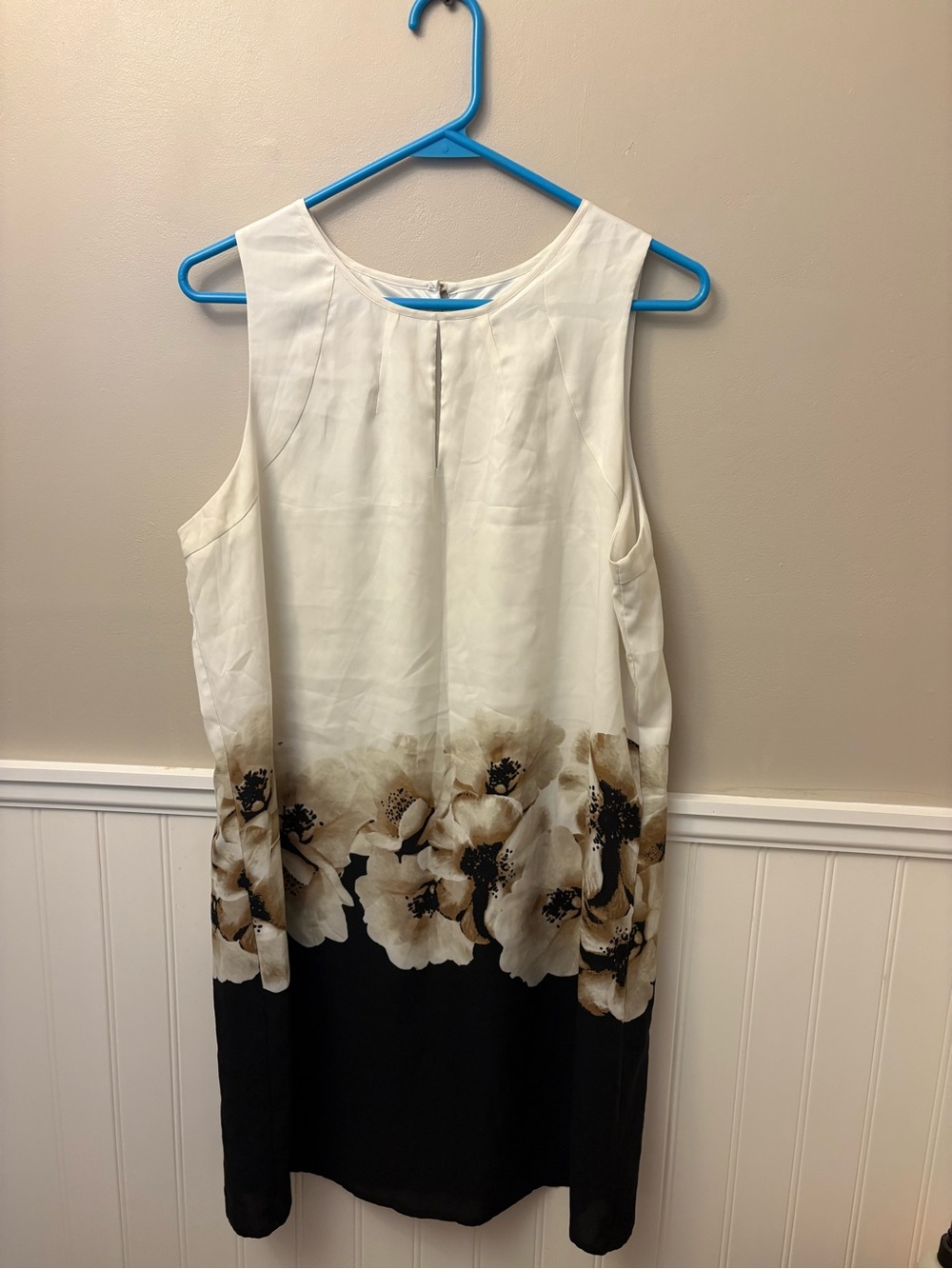 New York & Company Sleeveless Shift Dress
